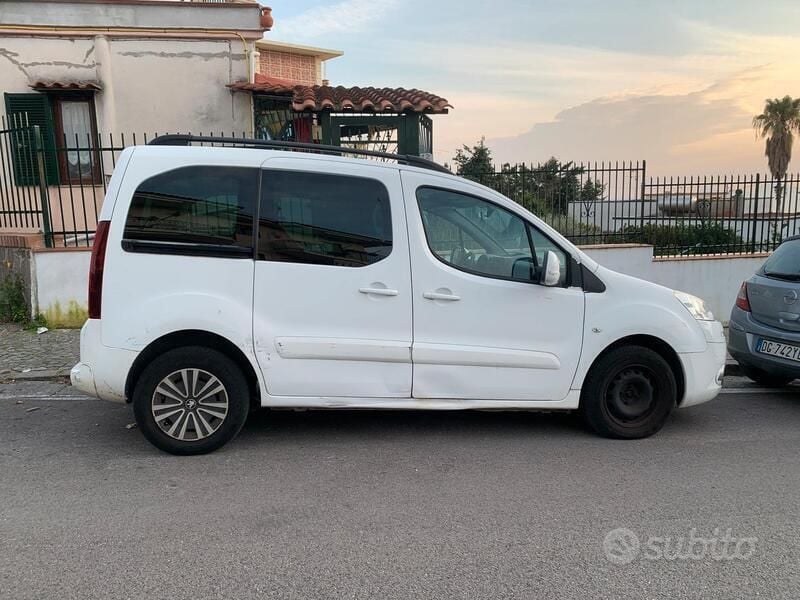 Bianco Usata 2013 Peugeot Partner Tepee Monovolume | 5950 € (Ottimo prezzo) - Immagine 1/4