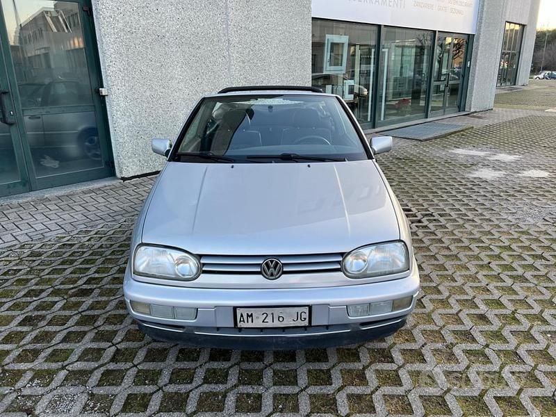 Usata VW Golf Cabriolet 101 CV (74 kW) 1996 Argento Cabrio