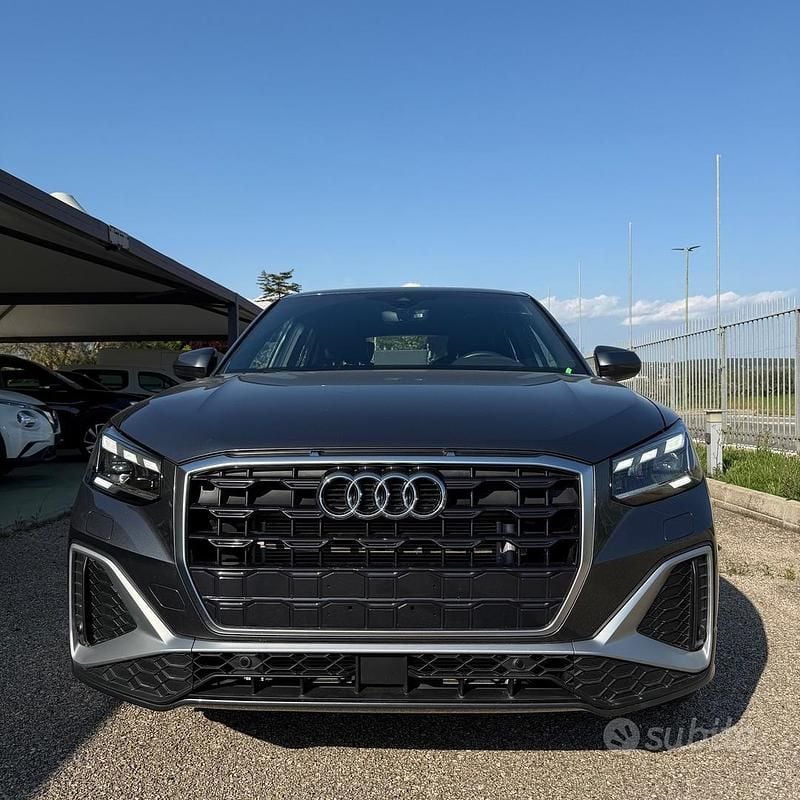 Usata Audi Q2 150 CV (110 kW) 2025 Grigio SUV