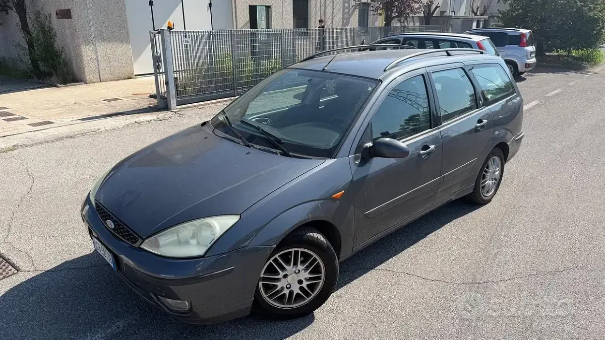 Usata Ford Focus Ghia 115 CV (84 kW) 2002 Nero Station wagon