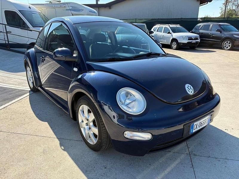 Usata VW New Beetle 101 CV (74 kW) 2003 Blu/azzurro Utilitaria