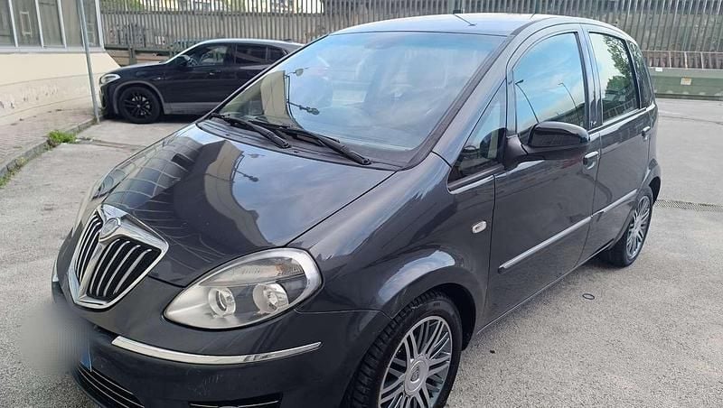 Grigio Usata 2011 Lancia Musa Monovolume | 2500 € (Super prezzo) - Immagine 1/4