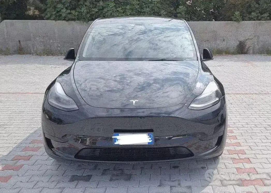 Usata Tesla Model Y RWD 125 kW (170 CV) 2023 Nero SUV