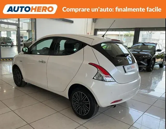 Usata Lancia Ypsilon Gold 70 CV (51 kW) 2019 Bianco Utilitaria