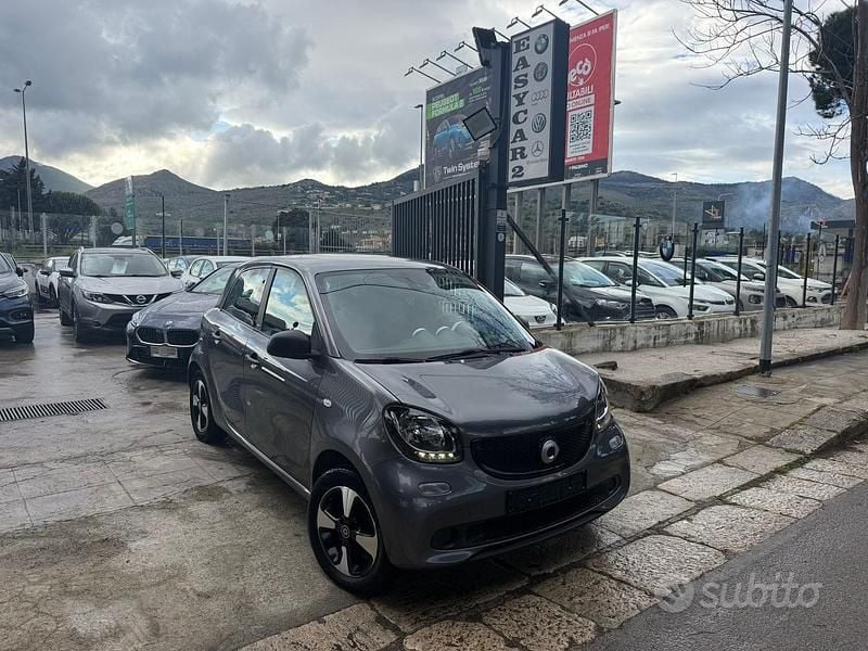 Usata Smart ForFour 70 CV (51 kW) 2018 Grigio Utilitaria