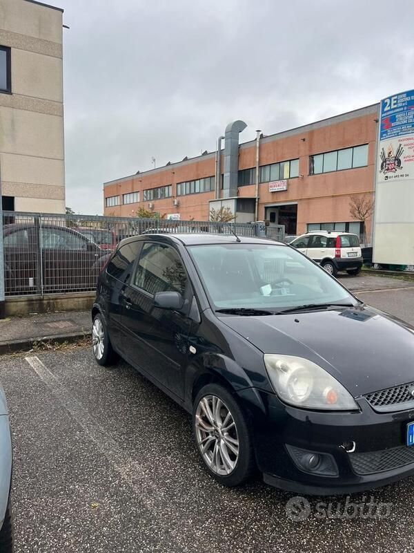 Usata Ford Fiesta 53 CV (38 kW) 2008 Nero Utilitaria
