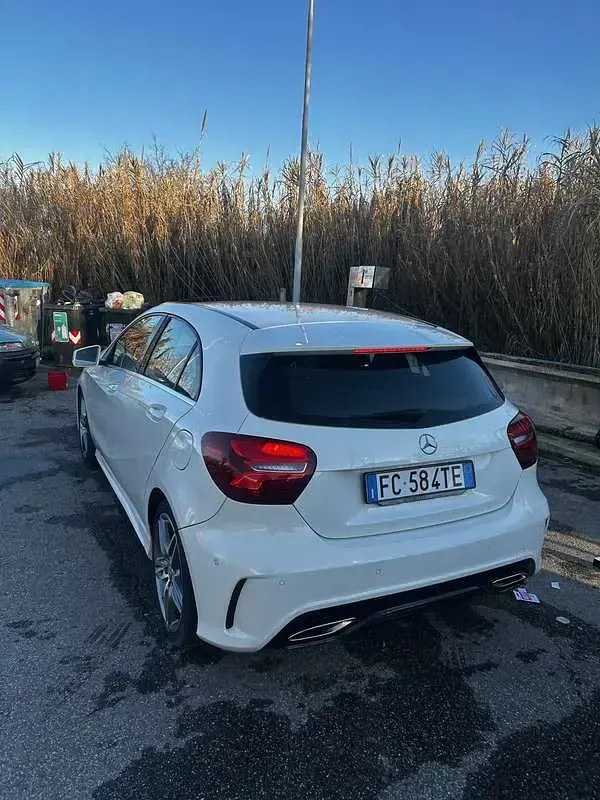 Usata Mercedes A180 109 CV (80 kW) 2016 Berlina