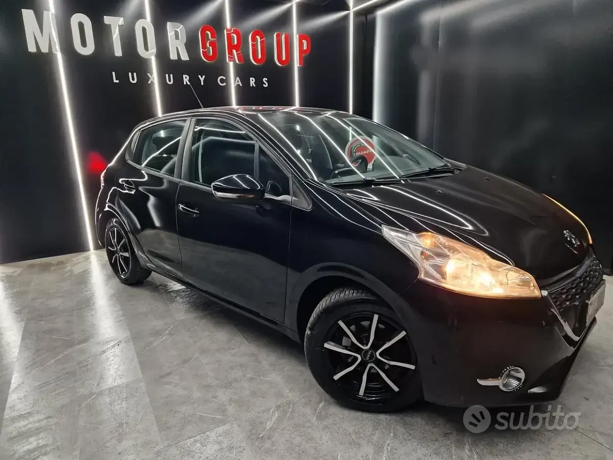 Usata Peugeot 208 Active 68 CV (50 kW) 2013 Nero Utilitaria