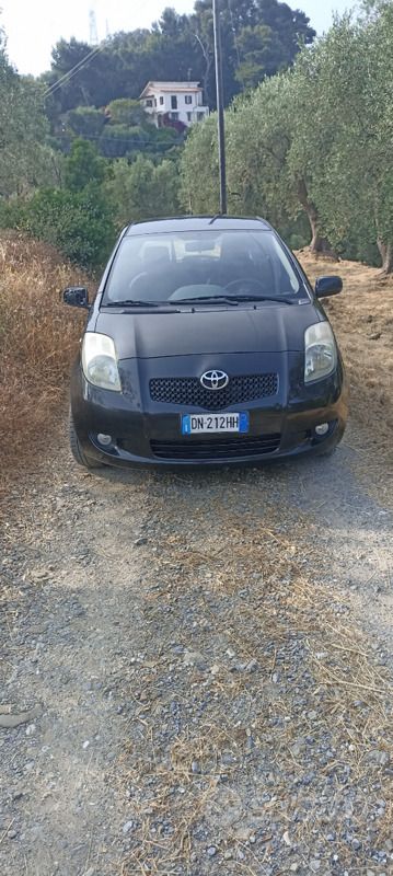 Usata Toyota Yaris 90 CV (66 kW) 2009 Nero Utilitaria