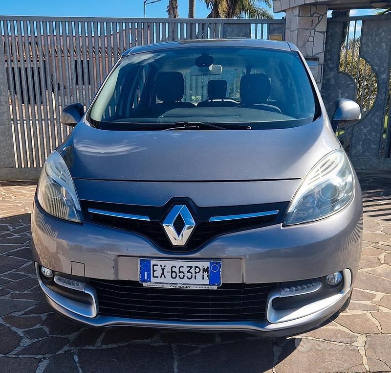 Usata Renault Scénic III XMOD 110 CV (80 kW) 2013 Grigio Monovolume