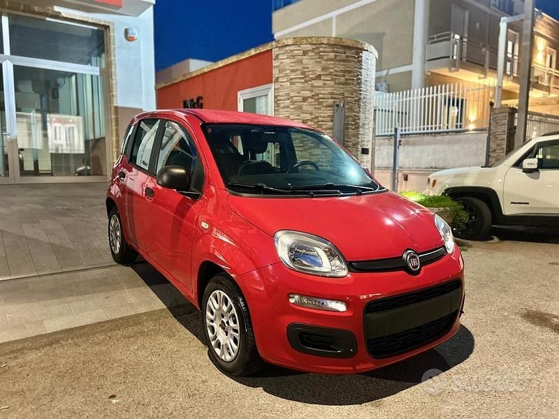 Usata Fiat Panda 69 CV (50 kW) 2018 Rosso Utilitaria