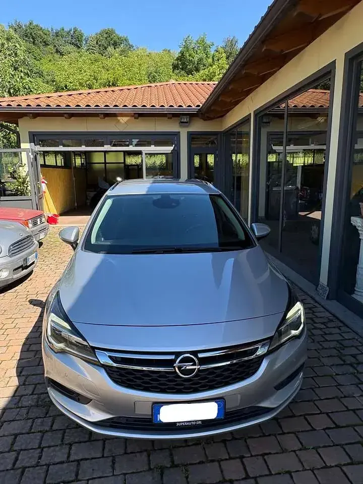 Usata Opel Astra Dynamic 136 CV (100 kW) 2017 Argento Station wagon