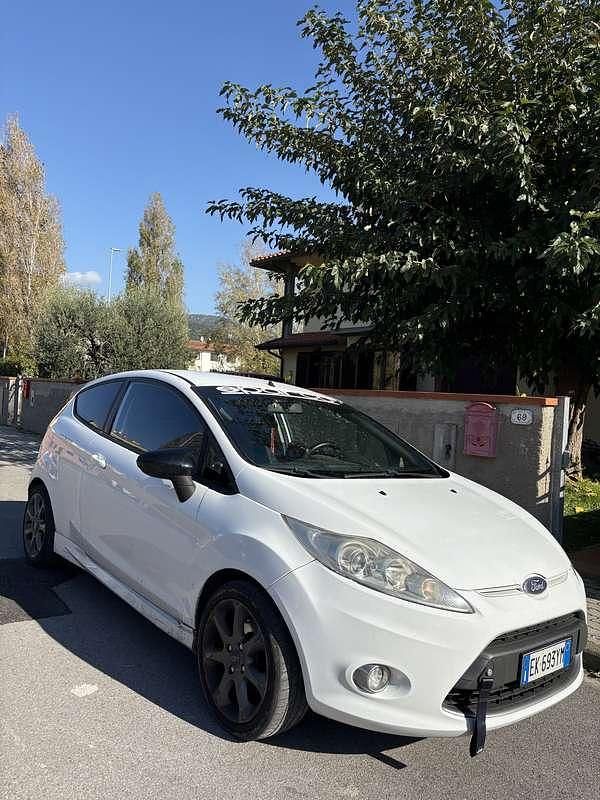 Usata Ford Fiesta Individual 95 CV (69 kW) 2012 Berlina