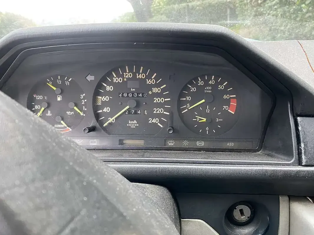 Usata Mercedes E300 188 CV (138 kW) 1987 Grigio Berlina