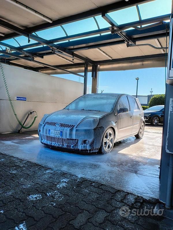 Usata Ford Fiesta 68 CV (50 kW) 2008 Nero Utilitaria