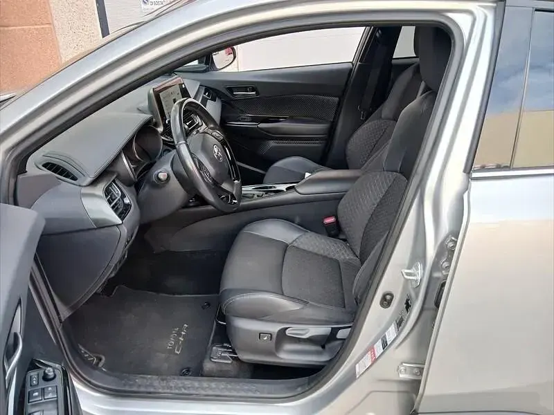 Usata Toyota C-HR Lounge 97 CV (71 kW) 2022 Argento SUV