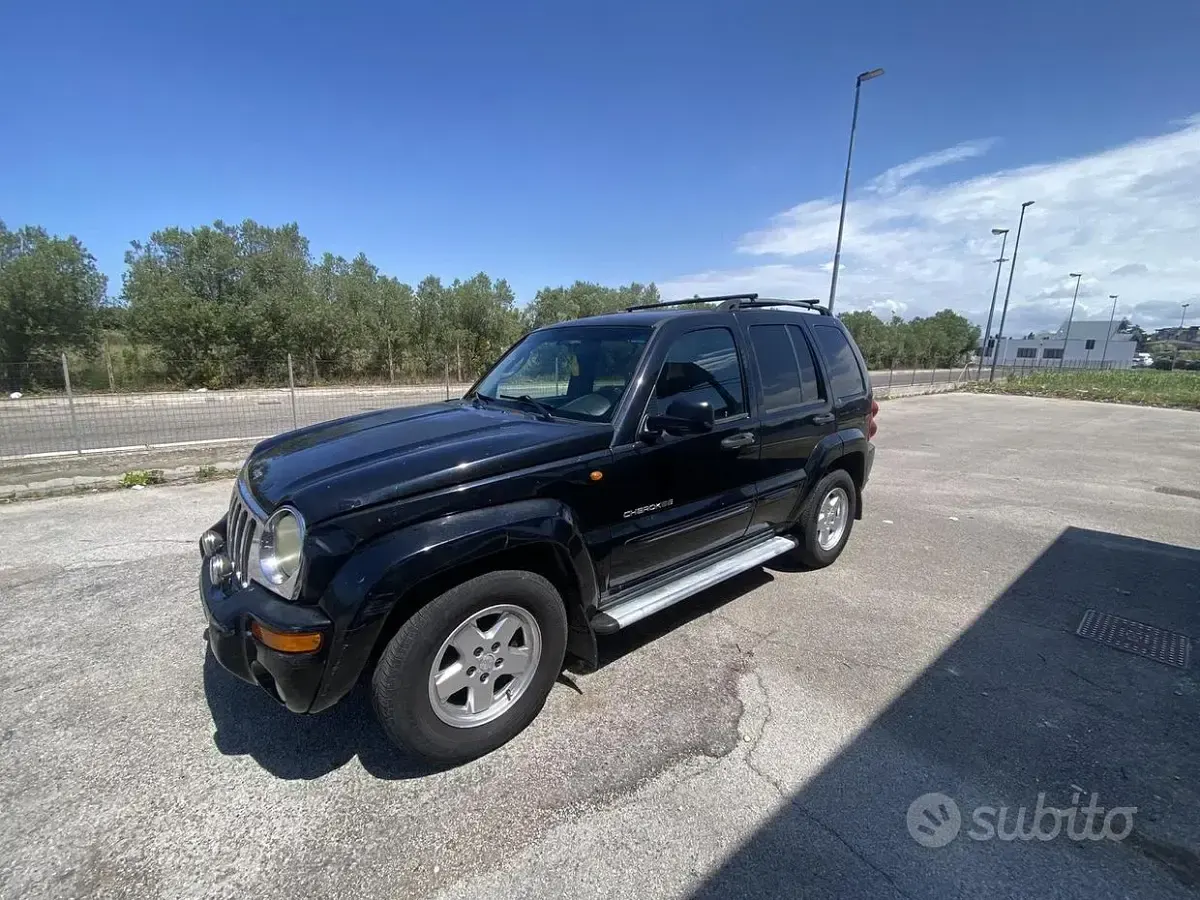 Usata Jeep Cherokee 150 CV (110 kW) 2003 Nero SUV
