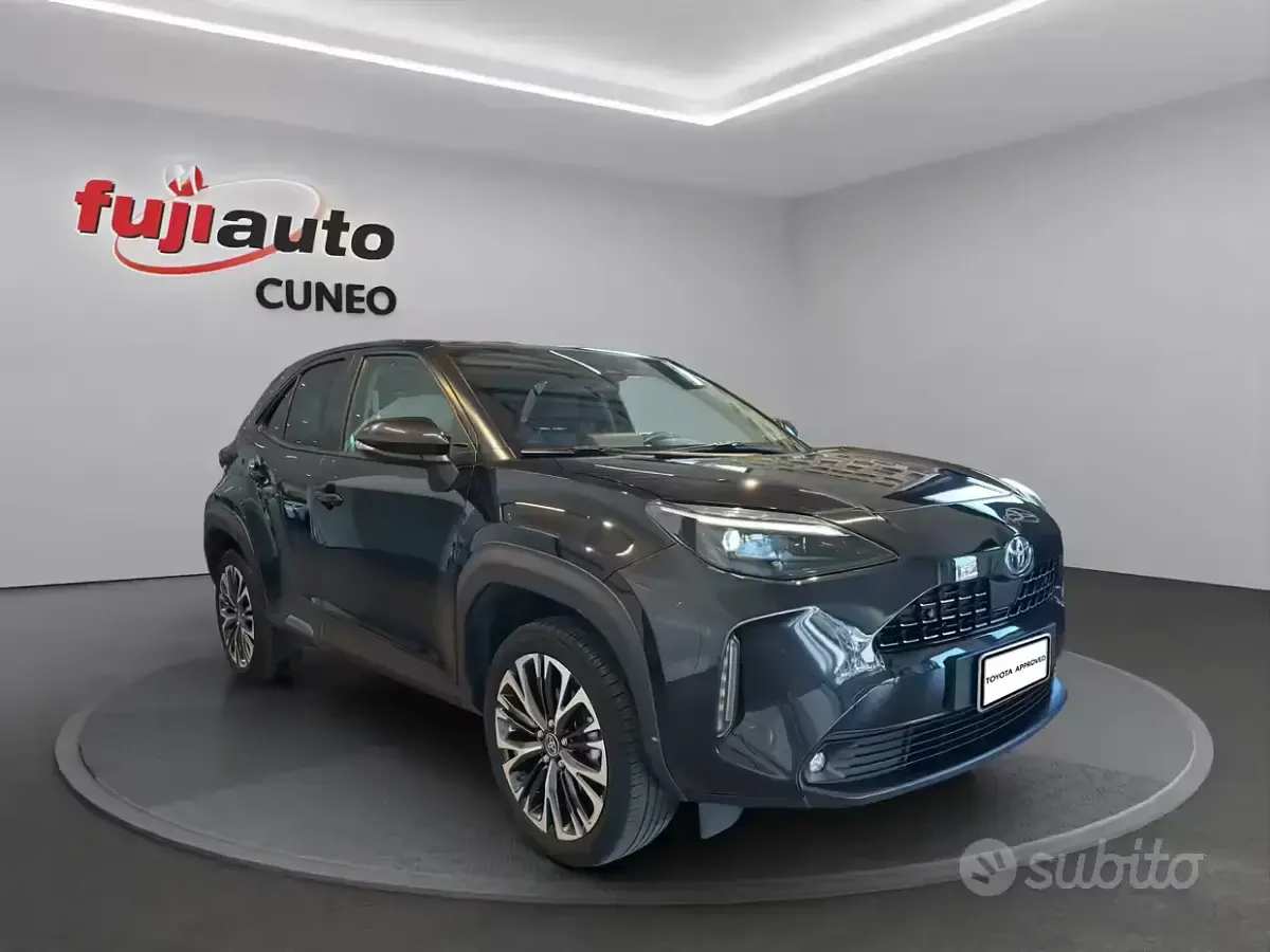 Usata Toyota Yaris Cross Lounge 116 CV (85 kW) 2022 Nero SUV
