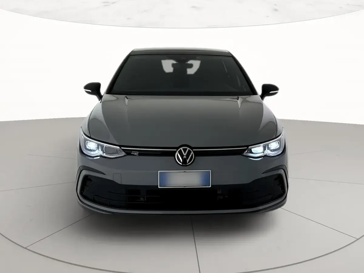 Usata VW Golf VIII R-line 150 CV (110 kW) 2023 Moonstone grey Berlina