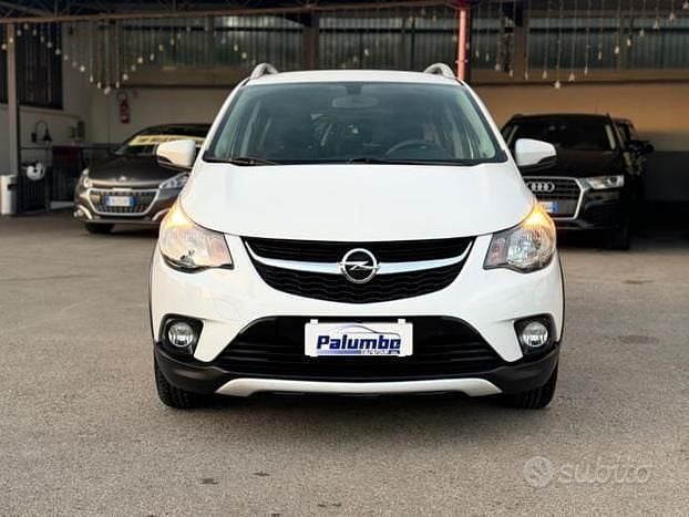Usata Opel Karl Rocks 75 CV (55 kW) 2018 Bianco metallizzato Utilitaria