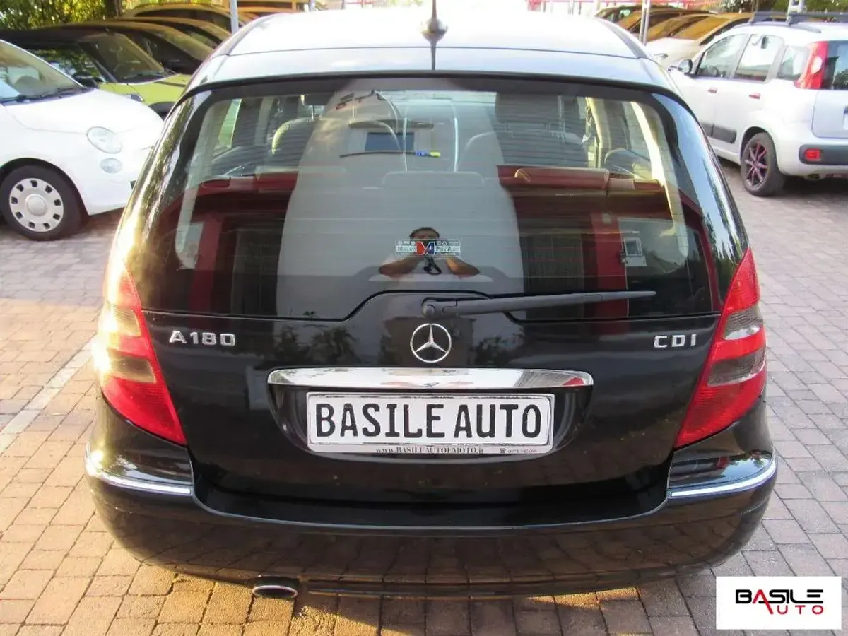 Usata Mercedes 180 Avantgarde 109 CV (80 kW) 2008 Nero Berlina