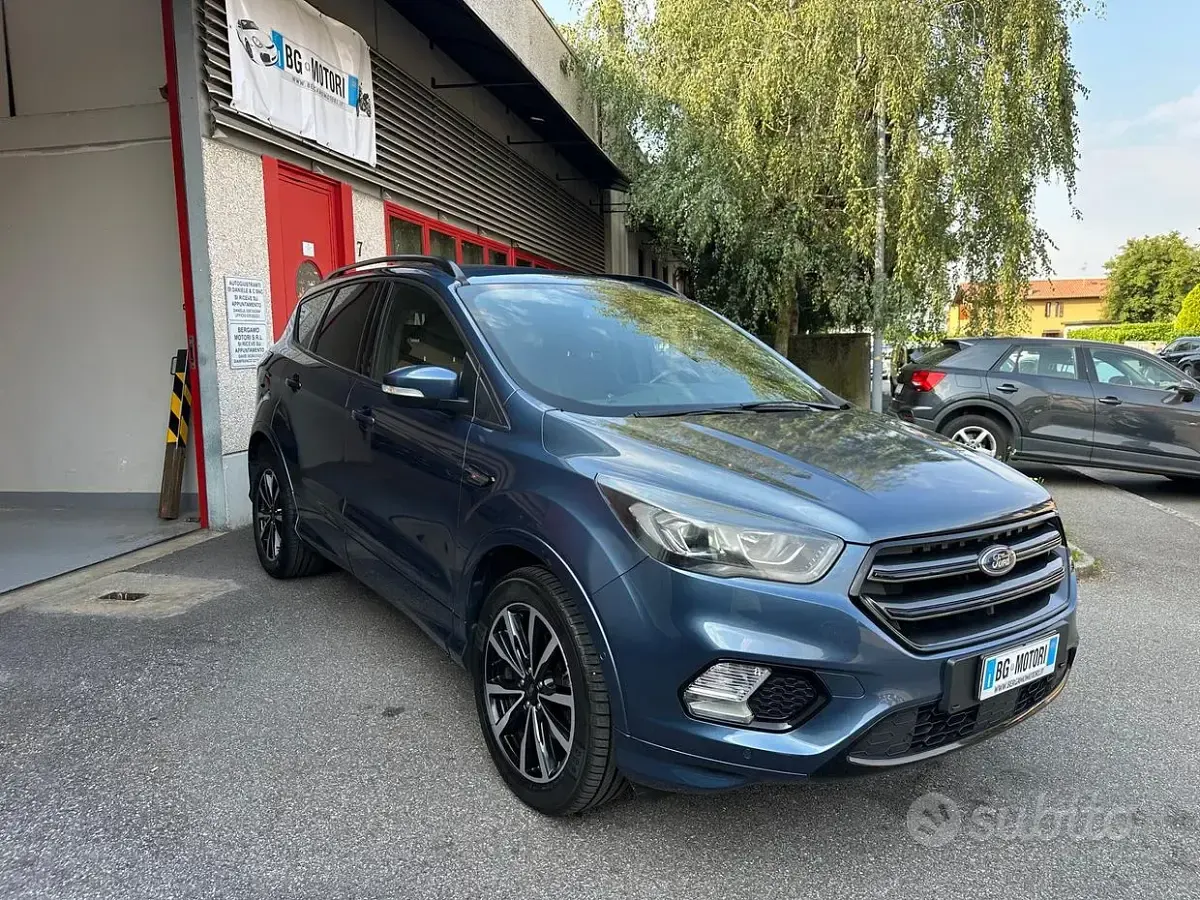 Usata Ford Kuga ST-Line 120 CV (88 kW) 2019 Blu SUV