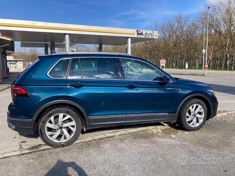 Usata VW Tiguan R-line 177 CV (130 kW) 2023 Blu SUV