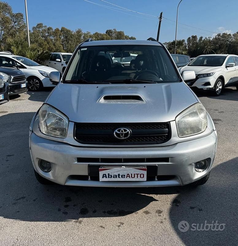 Usata Toyota RAV4 116 CV (85 kW) 2004 Grigio SUV