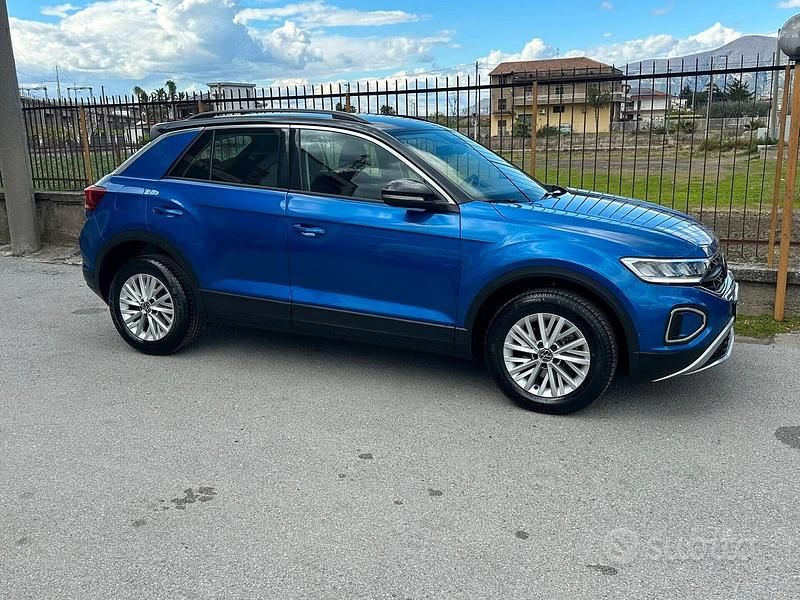 Usata VW T-Roc Style 110 CV (80 kW) 2022 Blu SUV