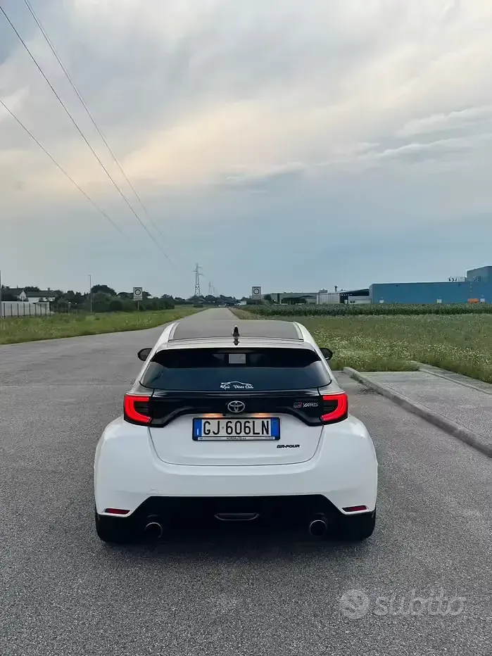 Usata Toyota Yaris 261 CV (191 kW) 2022 Bianco Utilitaria