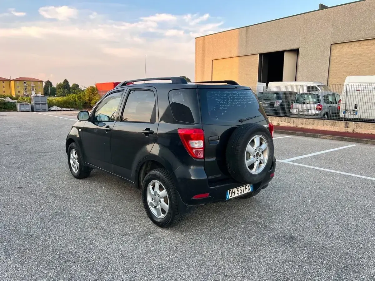 Usata Daihatsu Terios 85 CV (62 kW) 2007 Nero SUV