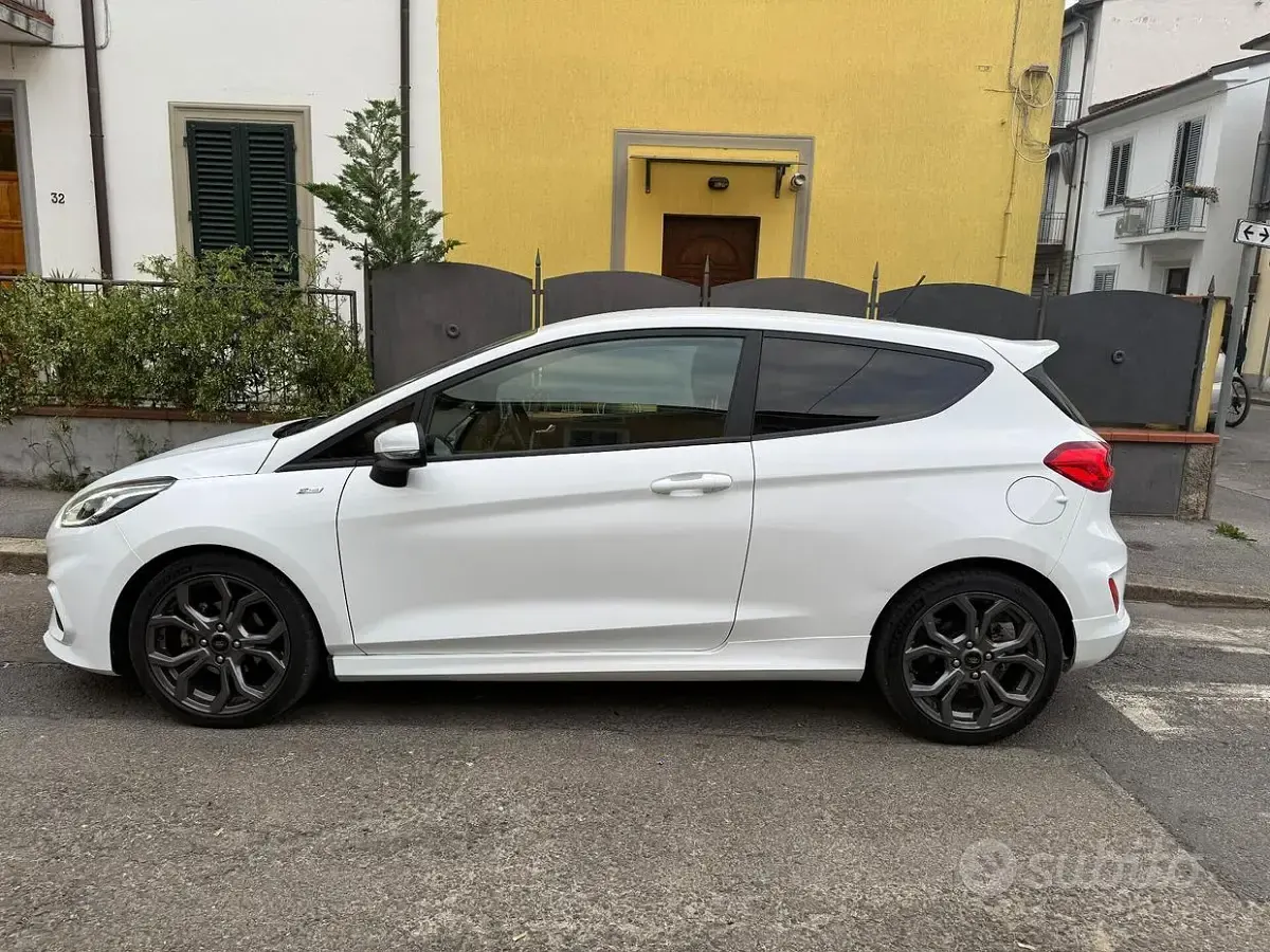 Usata Ford Fiesta ST-Line 86 CV (63 kW) 2018 Bianco Utilitaria