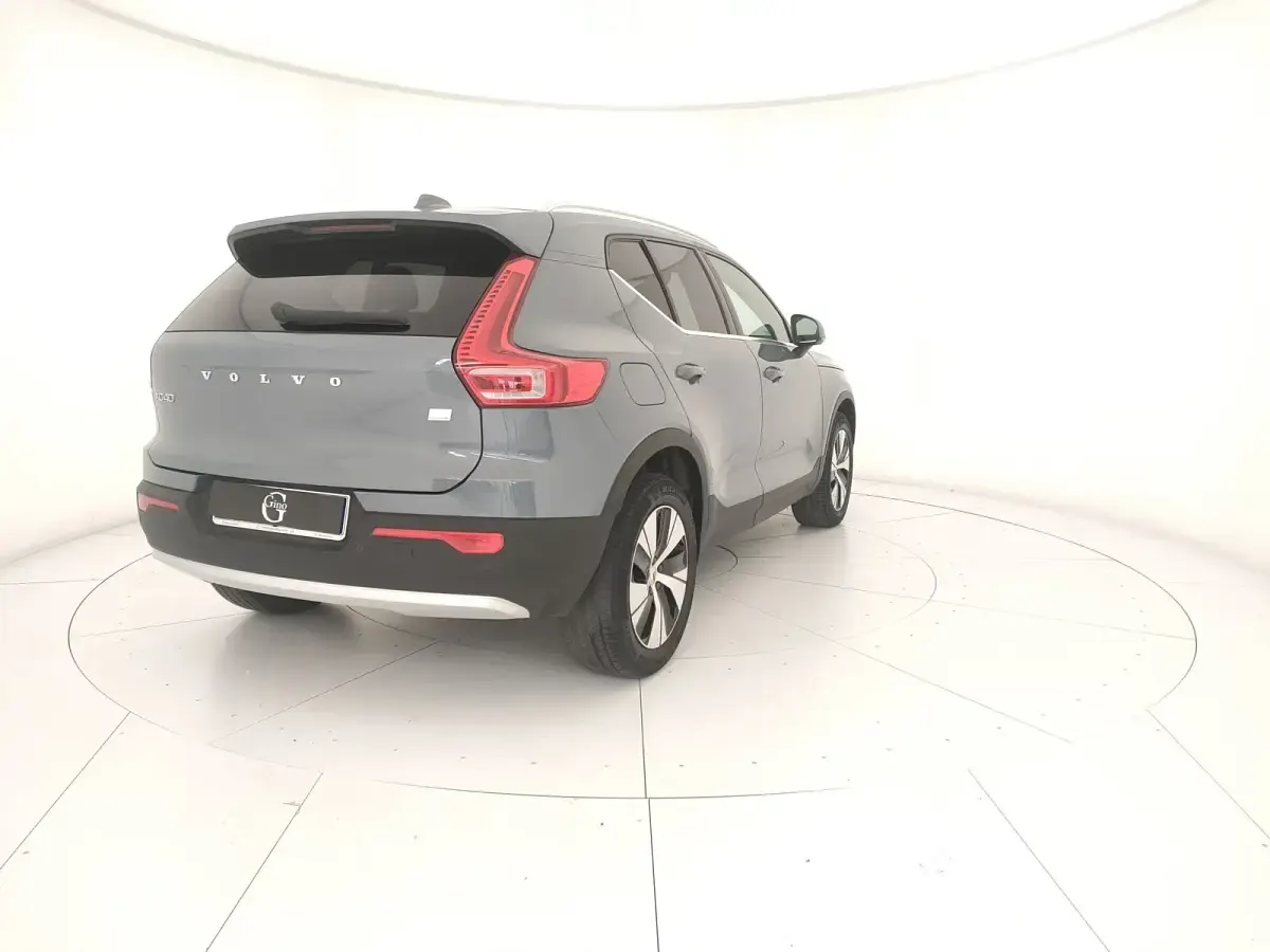 Usata Volvo XC40 Core 129 CV (94 kW) 2022 Grigio SUV