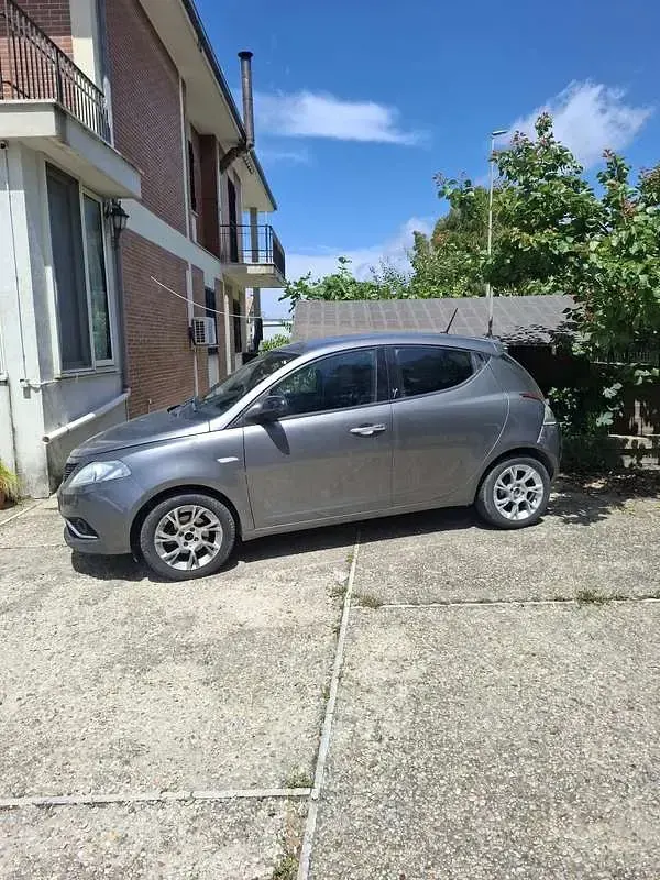 Usata Lancia Ypsilon S 95 CV (69 kW) 2016 Utilitaria