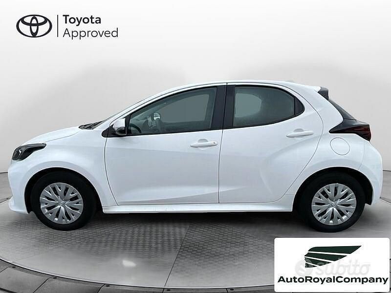 Usata Toyota Yaris Active 72 CV (52 kW) 2023 Bianco Utilitaria