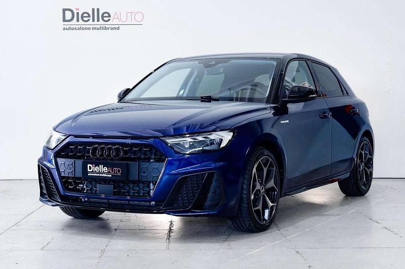 Nuova Audi A1 116 CV (85 kW) 2026 Blu navarra met. / tetto nero SUV