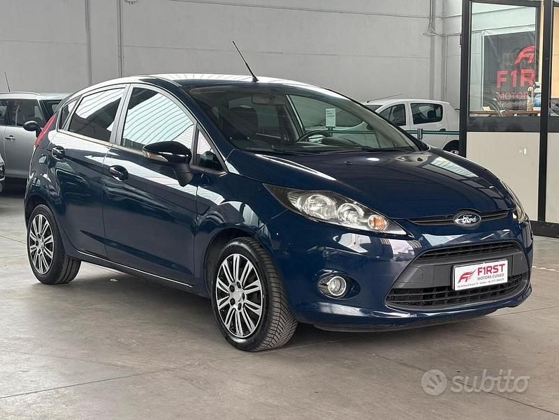 Usata Ford Fiesta Titanium 70 CV (51 kW) 2012 Blu Utilitaria