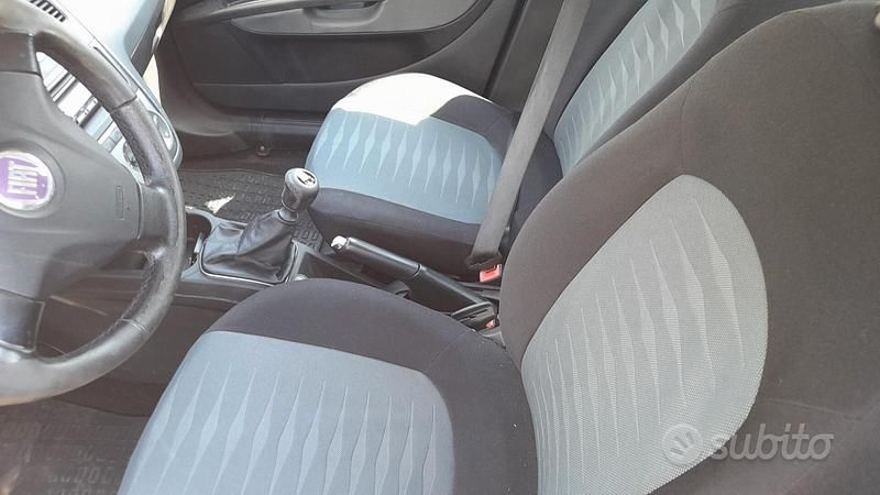 Usata Fiat Grande Punto Dynamic 77 CV (56 kW) 2009 Grigio Utilitaria