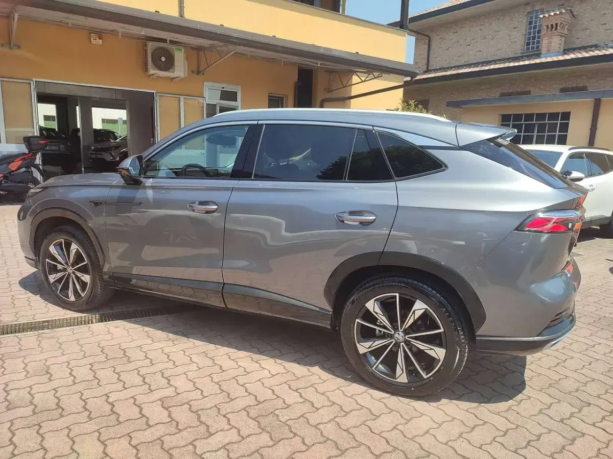 Usata MG HS Luxury 170 CV (125 kW) 2025 Grigio SUV