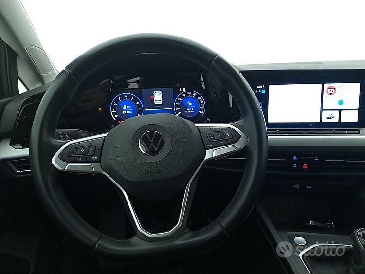 Brugt VW Golf VIII Life 131 HK (96 kW) 2021 Grå Sedan