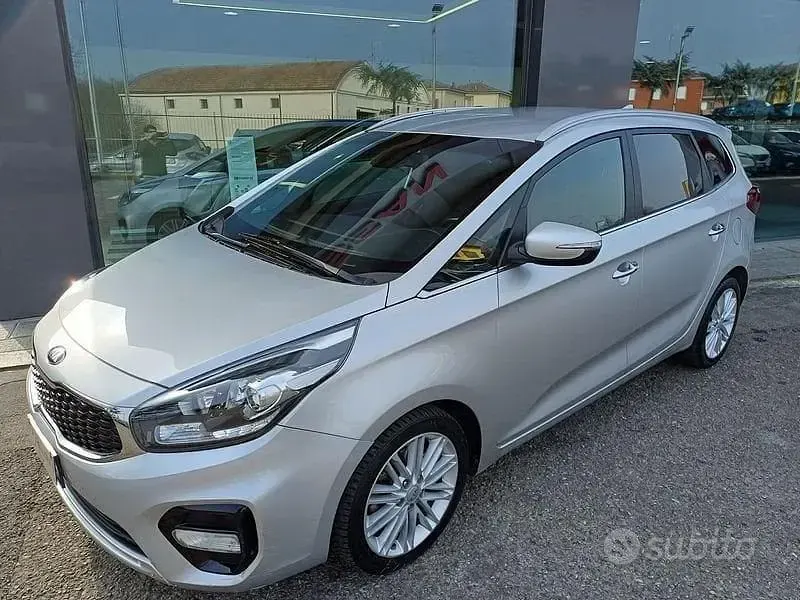 Usata Kia Carens 116 CV (85 kW) 2018 Argento Monovolume
