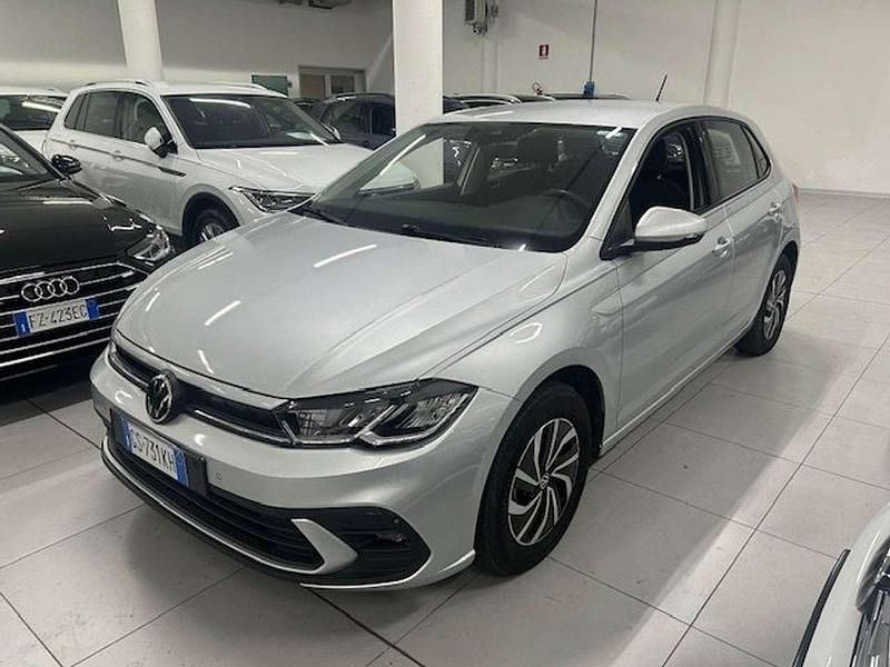 Argento Usata 2024 VW Polo Life Tre volumi | 19.500 € (Buon prezzo) - Immagine 1/4