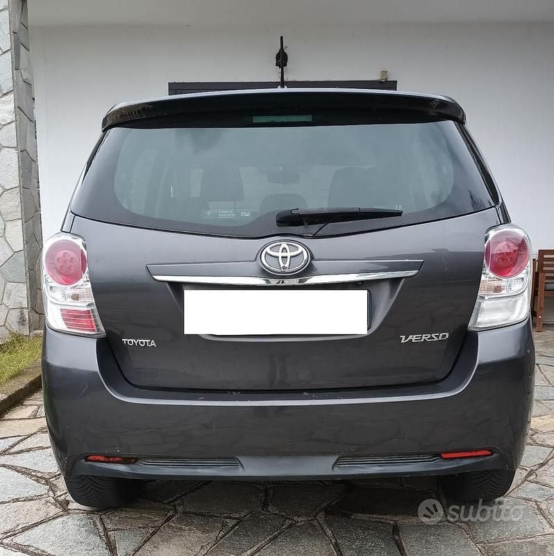 Usata Toyota Verso Active 132 CV (97 kW) 2014 Grigio Monovolume