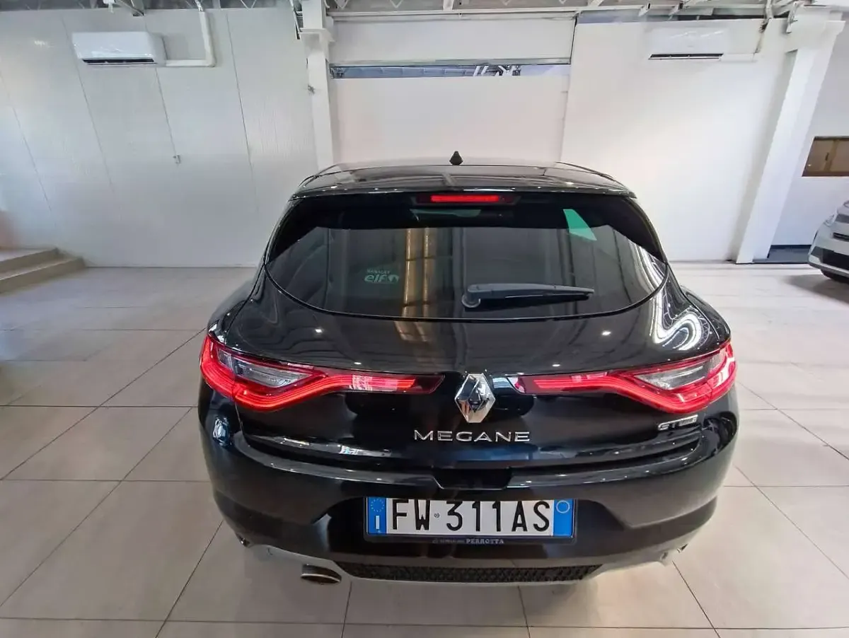 Usata Renault Mégane GT Line GT-Line 140 CV (102 kW) 2019 Nero pastello Berlina