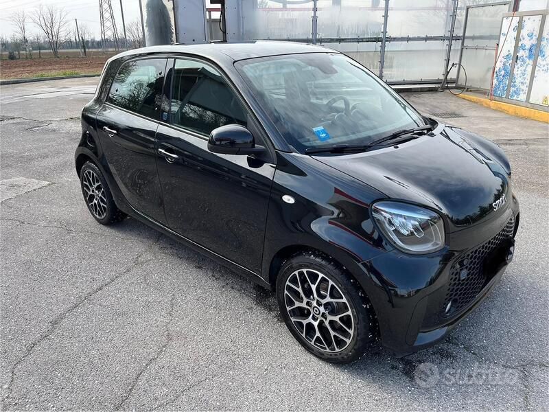 Usata Smart ForFour Electric Drive Prime 41 kW (56 CV) 2021 Nero Utilitaria