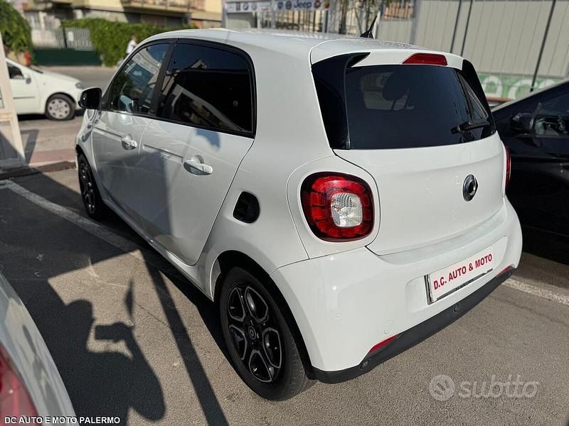 Usata Smart ForFour 90 CV (66 kW) 2018 Bianco Utilitaria