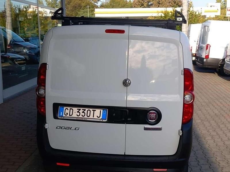 Usata Fiat Doblò Lounge 105 CV (77 kW) 2020 Bianco Monovolume