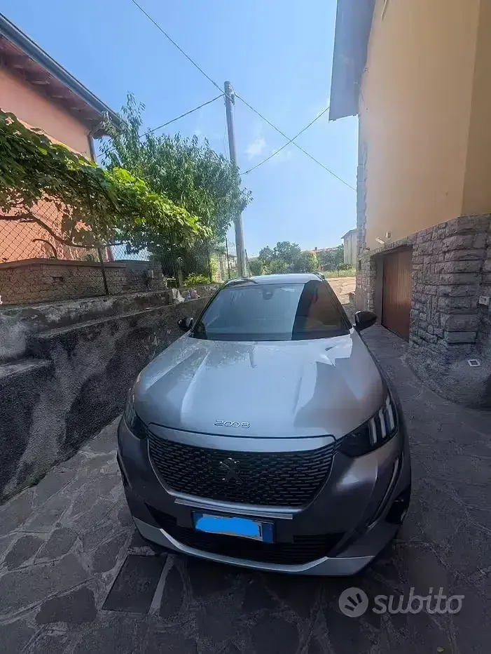 Usata Peugeot e-2008 GT 56 kW (77 CV) 2021 Grigio SUV