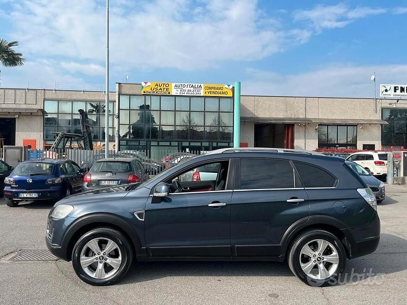 Usata Chevrolet Captiva LT 150 CV (110 kW) 2008 Grigio SUV