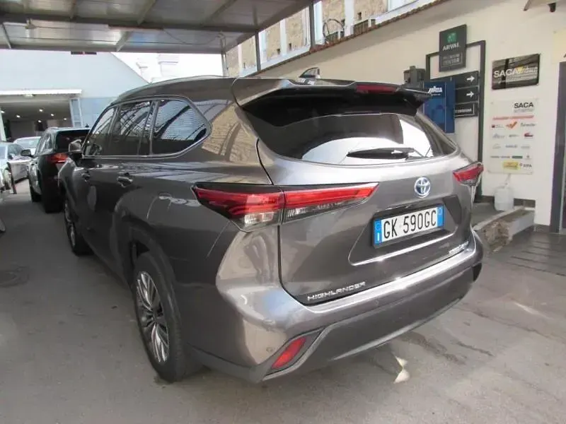 Usata Toyota Highlander Lounge 190 CV (139 kW) 2022 Grigio SUV